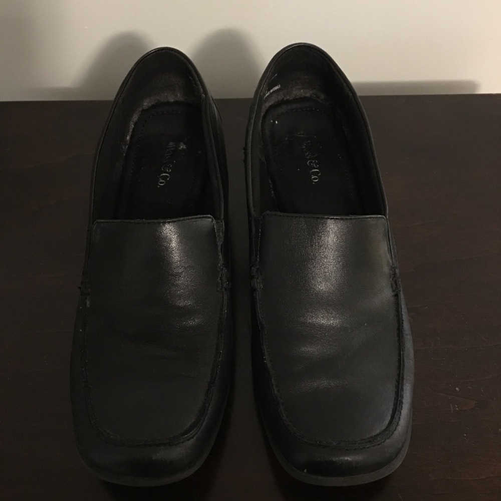 Beautiful women’s Bass & Co professional shoes